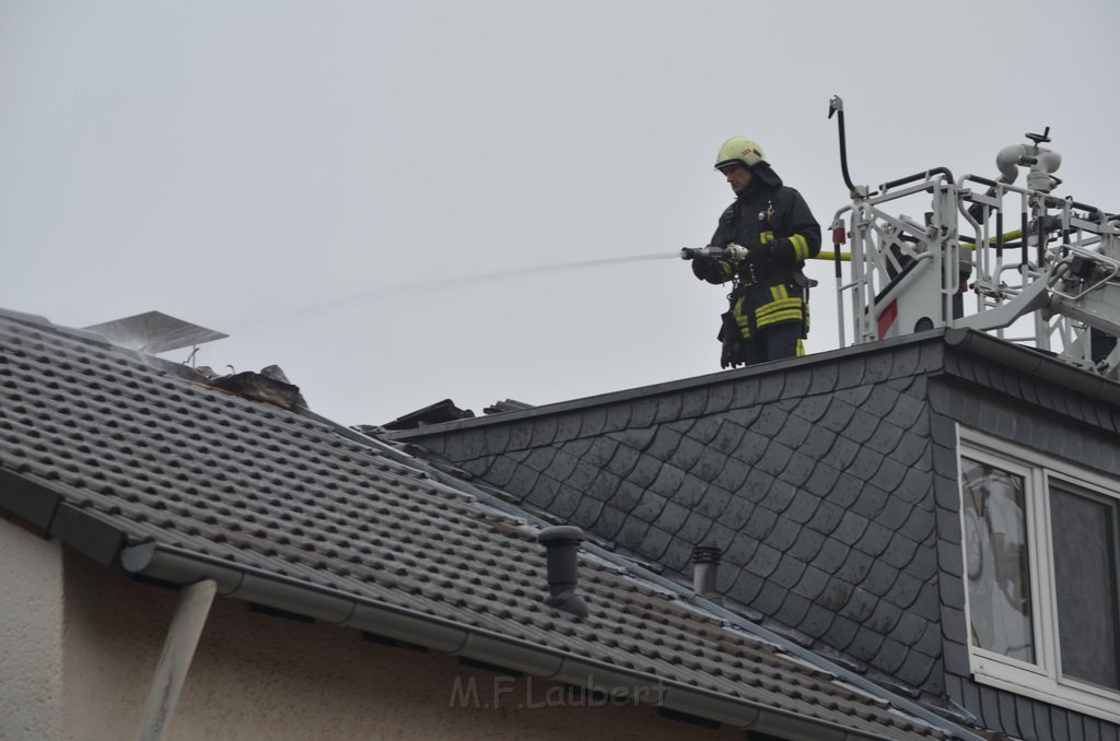 Feuer 2 Dach Koeln Brueck Diesterweg P51.JPG - Miklos Laubert